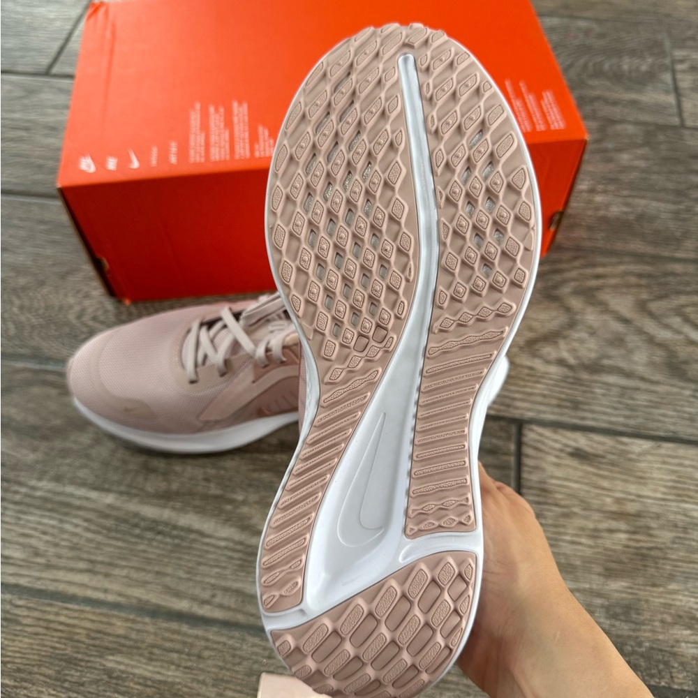 Brand New Nike Quest 5 “Barely Rose” Women’s Running Shoes DD9291 600 - Picture 8 of 13